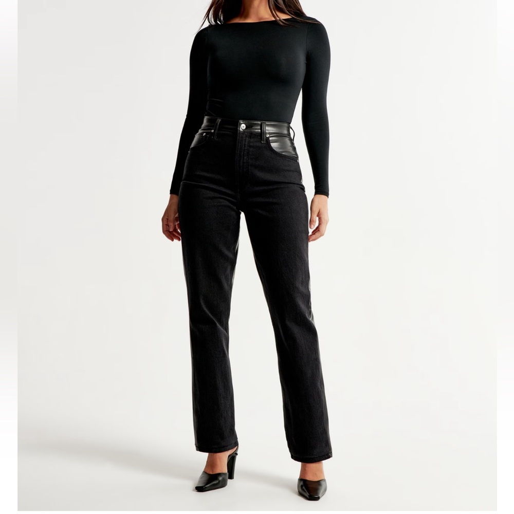 Abercrombie & Fitch Mixed Fabric Ultra High Rise 90s Straight Jean